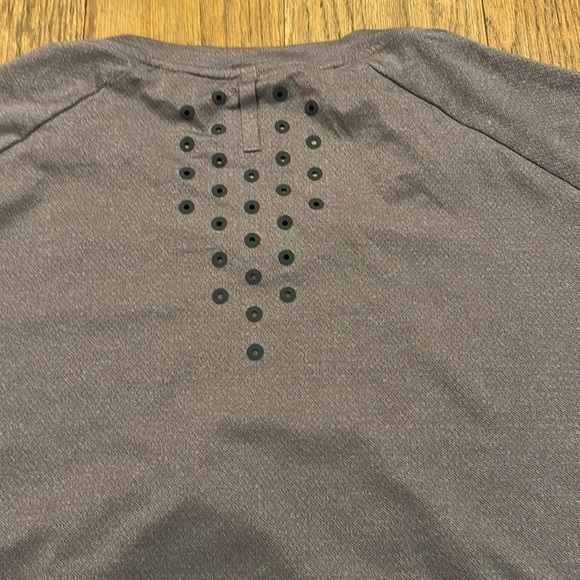 Lululemon Textured Training Shirt XXL - Picture 3 of 3